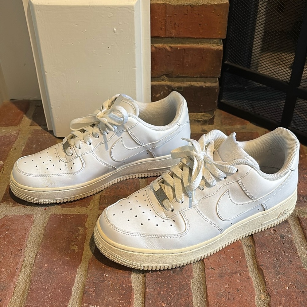 Nike Men's Air Force 1 82 White Low Uptowns Sneakers Triple White Size US 7
